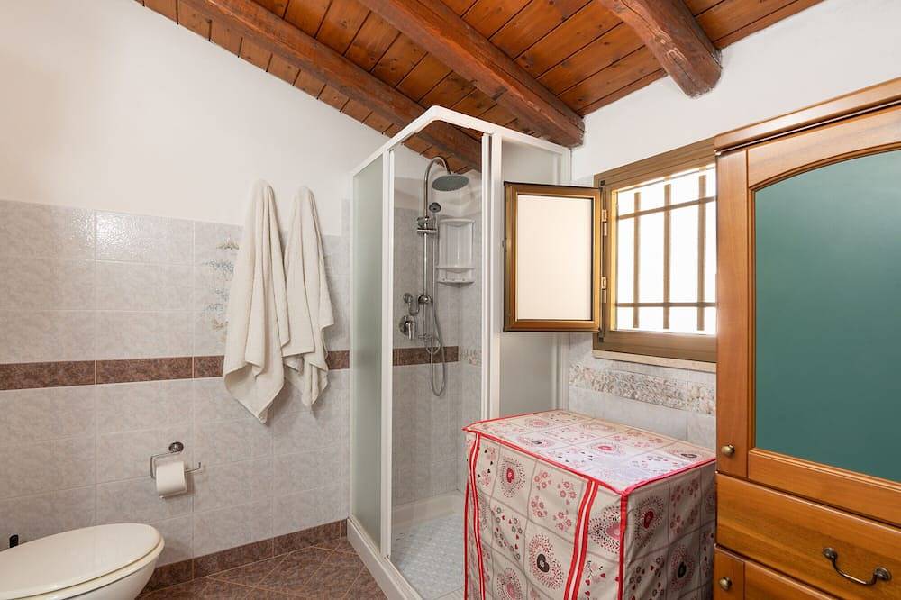 Entire apartment, Apartment 'Il Gelsomino' with Terrace, Bbq & Wi-Fi in Custonaci, Trapani Province