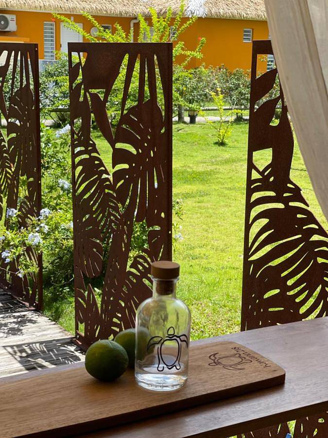 Gîte pour 4 personnes, avec jardin et piscine dans Plage de Folle Anse - 2