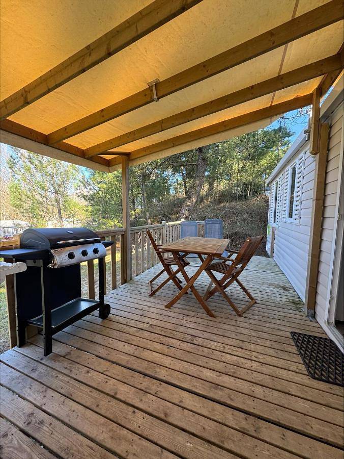 Camping pour 6 personnes, avec Terrasse et Piscine