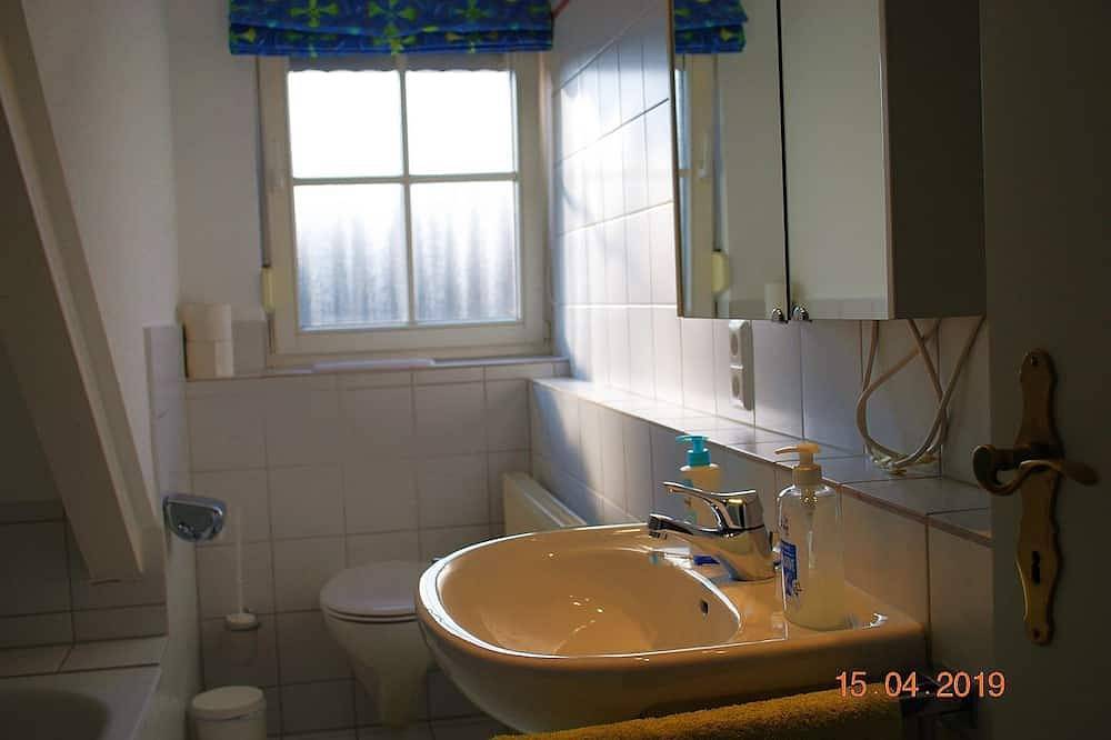 Ganze Wohnung, Waltraud - Waltraud: Helle Wohnung im Dachgeschoss, mit Fahrstuhl erreichbar in Bad Schachen, Lindau