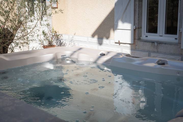 Location de vacances pour 6 personnes, avec Jacuzzi et Jardin dans Ledeuix, Région d'Oloron-Sainte-Marie