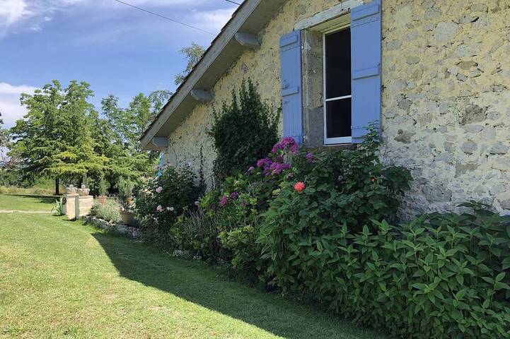 Gîte pour 2 personnes, avec Balcon ainsi que Jardin et Piscine dans Bonas