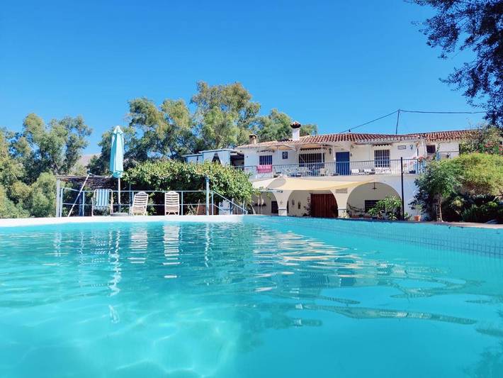 Casa rural para 2 personas, con piscina además de terraza y jardín, Se admiten mascotas en Alcaucín