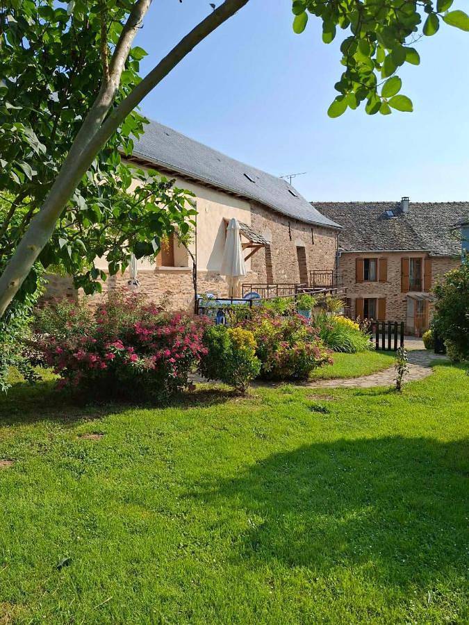Location de vacances pour 8 personnes, avec jardin à La Salvetat-Peyralès - 3