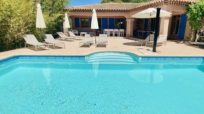 Gîte pour 10 personnes, avec piscine, adapté aux familles à Le Thoronet