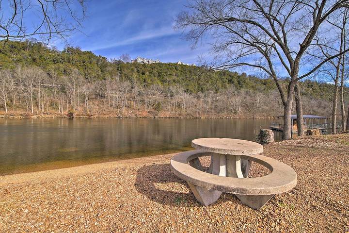Chalet for 6 people, with terrace in Table Rock Lake