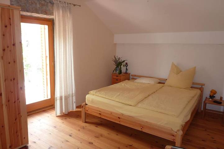 Ferienhaus, idyllisch und in  ruhiger Lage, 3 Sz für 6 Personen, bei Malinska in Malinska-Dubašnica, Krk