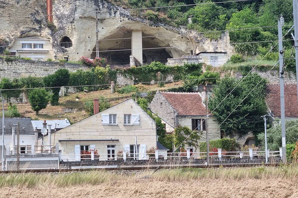 Apartamento entero, Accommodation for 5 people, with small terrace, pets welcome. in Saint-Julien-de-Chédon, Región de Blois