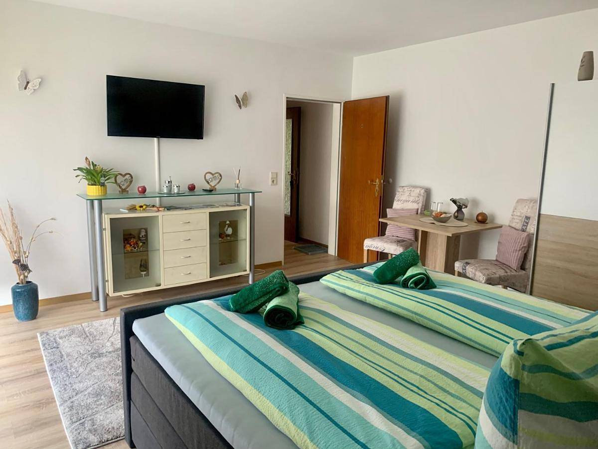 Double Room with Private Bathroom in Naumburg (Hessen), Hessisches Bergland