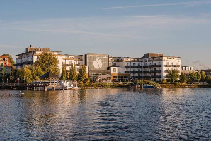 Hotel für 3 Personen, mit Terrasse und Garten sowie Pool und Sauna in Neuruppin