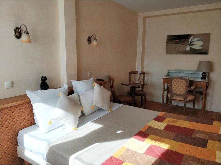 Hôtel pour 4 personnes, avec Terrasse ainsi que Jardin et Vue à Chalezeule - 3