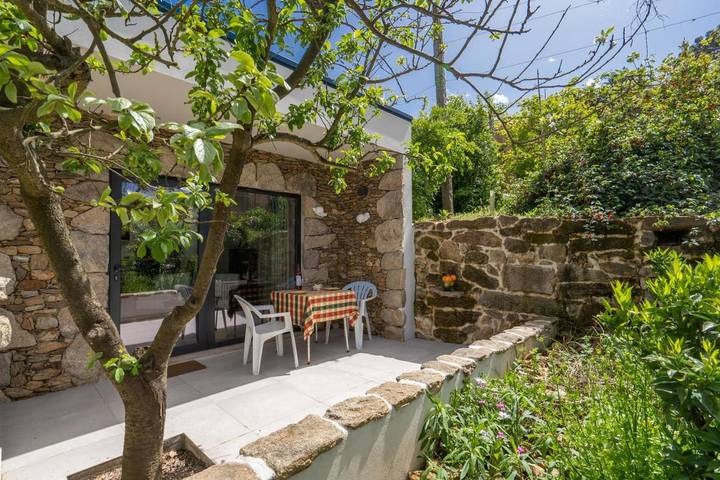 Location de vacances pour 6 personnes, avec Balcon et Terrasse ainsi que Jardin et Piscine dans Arco de Baúlhe