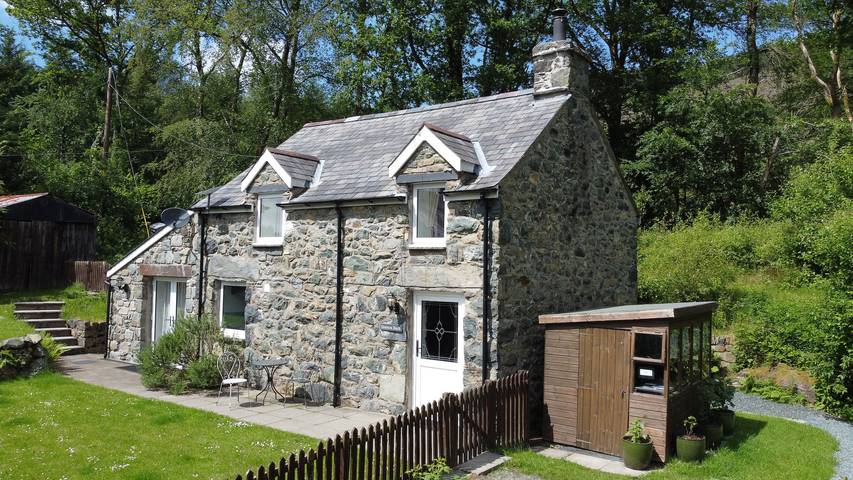 Villa for 4 people, with Garden in Wales