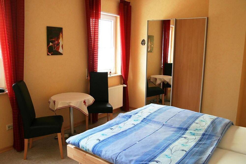 Vacation apartment Rivaner, shower, Wc, terrace - Ferienweingut Hensler in Briedel, Traben-Trarbach and Surroundings