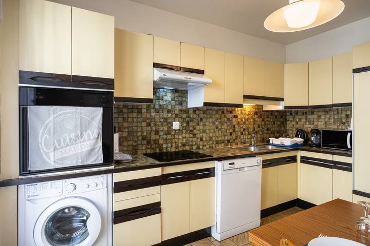 Hel lejlighed, Holiday Apartment "Gîte Le Scaphandre" with Balcony & Wi-Fi in Espalion, Aveyron