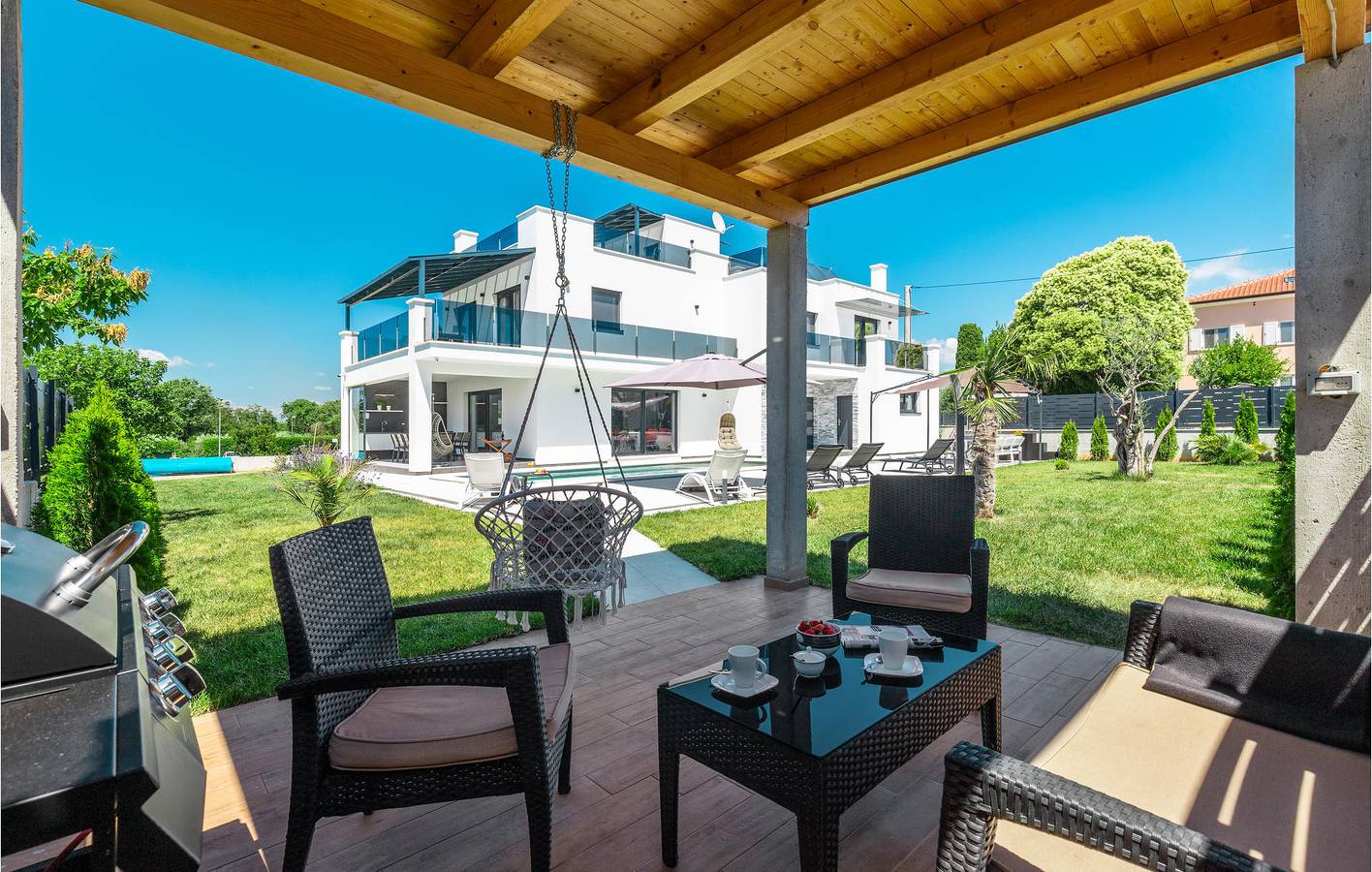 Apartment am Meer mit Pool, Terrasse und WLAN – 2,5 km vom Strand entfernt in Poreč, Grad Poreč