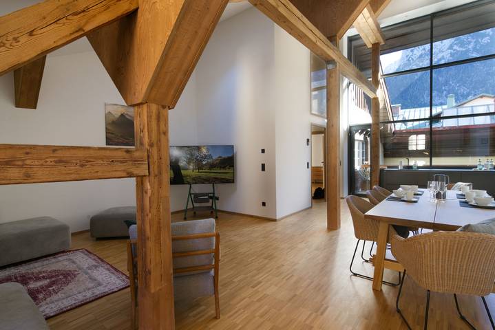 Ferienwohnung für 12 Personen, mit Balkon und Ausblick in Geigenbaumuseum Mittenwald - 3