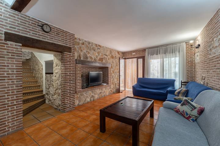 Chalet para 19 personas, con jardín, Se admiten mascotas en Provincia de Madrid - 2