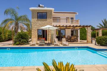 Villa for 6 People in Peyia, South Cyprus, Photo 1