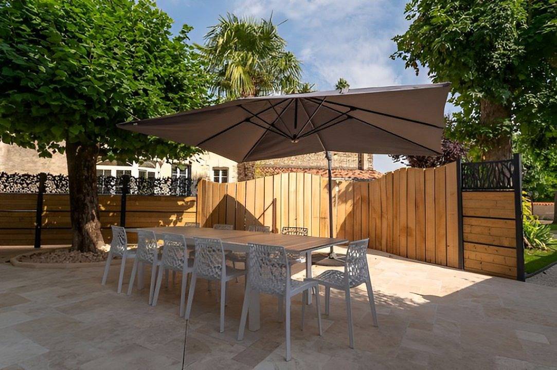 Ancienne maison maraichine avec piscine, tennis et pétanque in Arçais, Région de Niort