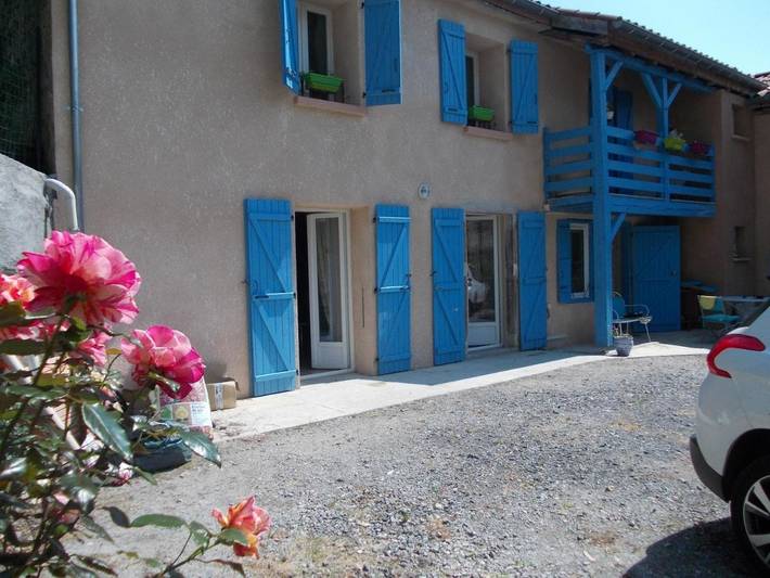 Gîte pour 8 personnes, avec jardin et vue dans Sost
