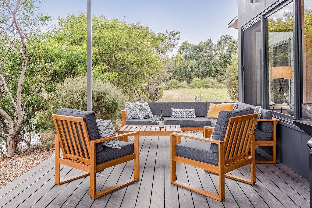 Bonnie and Piper Lakeside and Wine Country Living in Western Australia