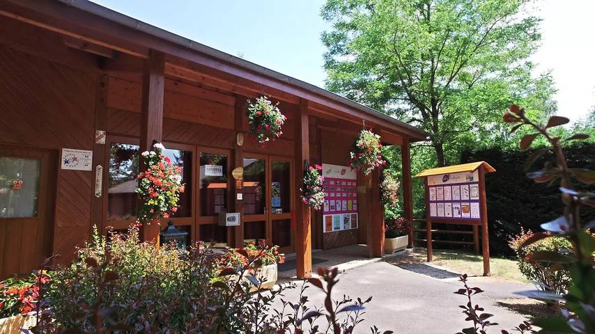 Mobil home pour 6 personnes, avec terrasse, animaux acceptés à Chaudes-Aigues - 3