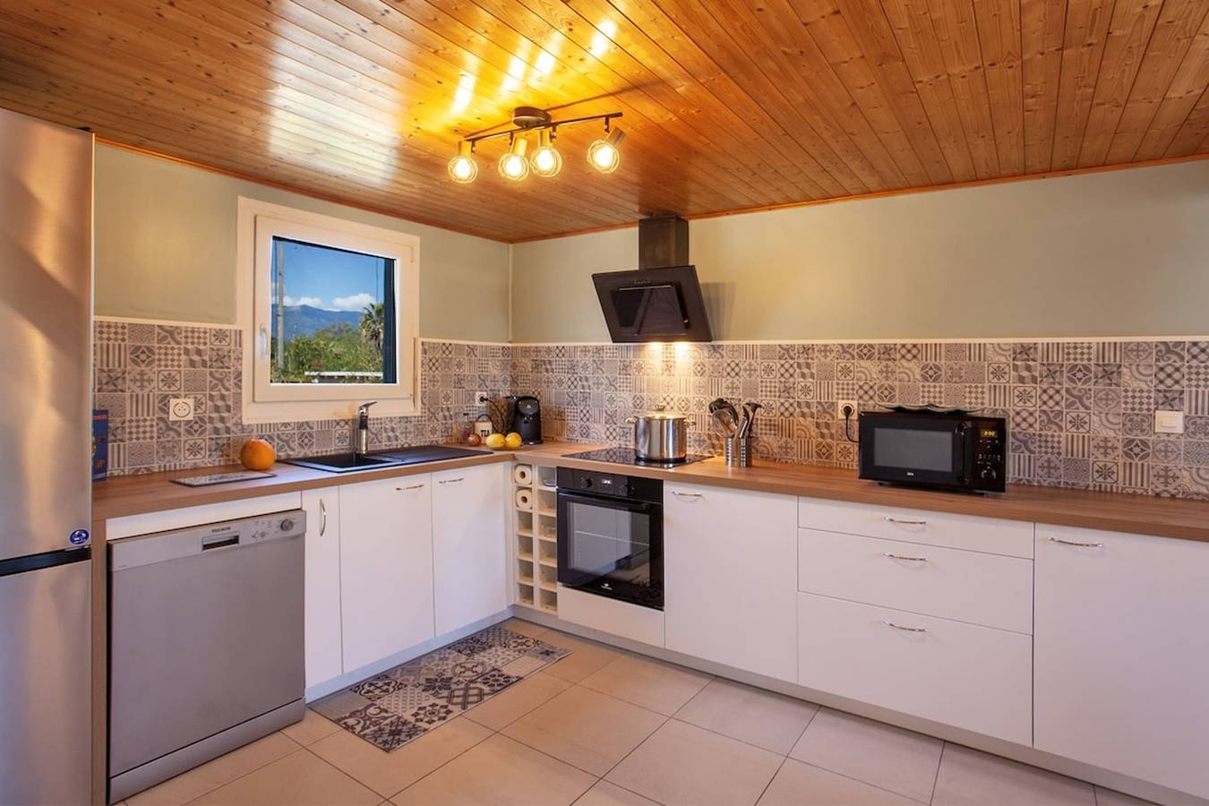 Stella Baggia - maison avec jacuzzi proche de la mer in Lucciana, Région de Bastia