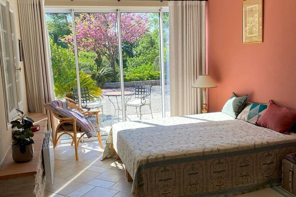 Charming room with swimming pool in Grasse, Region de Cannes