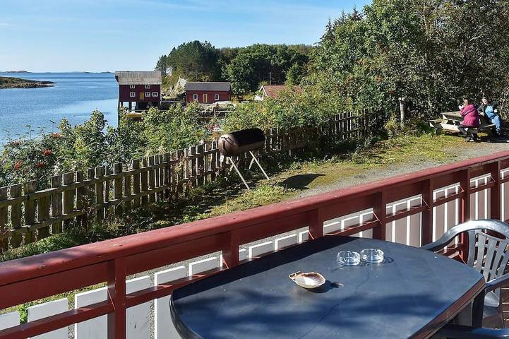 Ferienhaus für 6 Personen, mit Terrasse und Garten sowie Sauna in Fræna