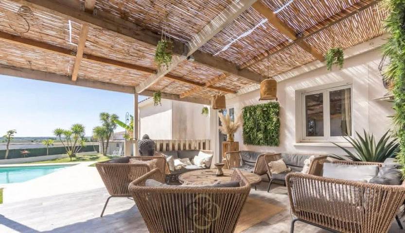 Location de vacances pour 10 personnes, avec piscine ainsi que jardin et vue à Aspères - 2