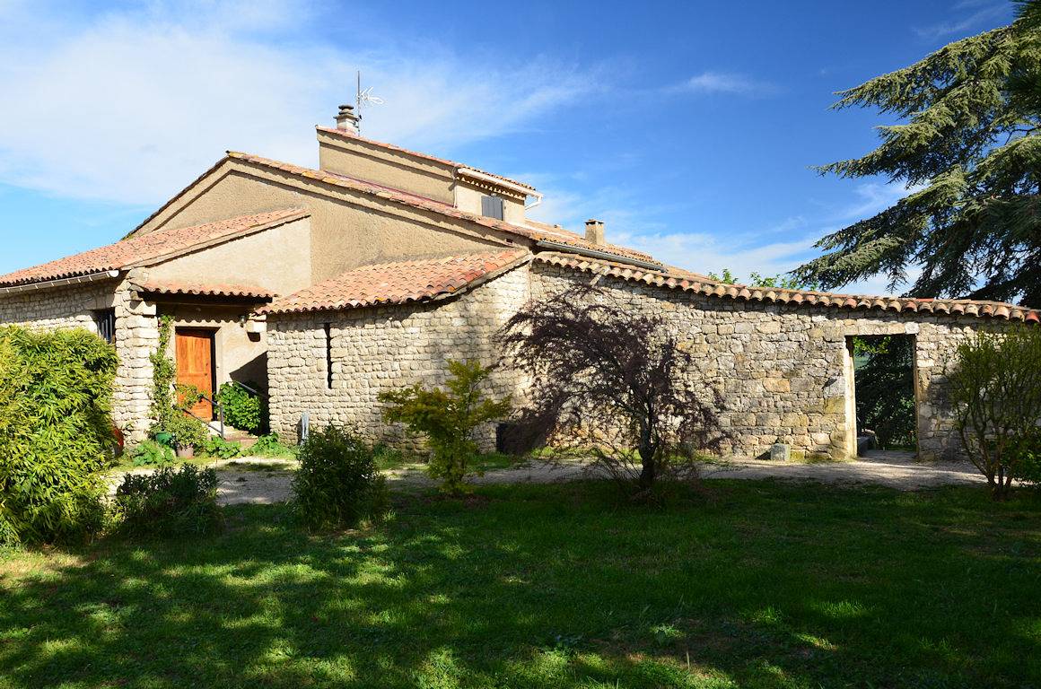 Chambres d'hôtes La Bastide - Chambre grise in Viens, Parc naturel régional du Luberon