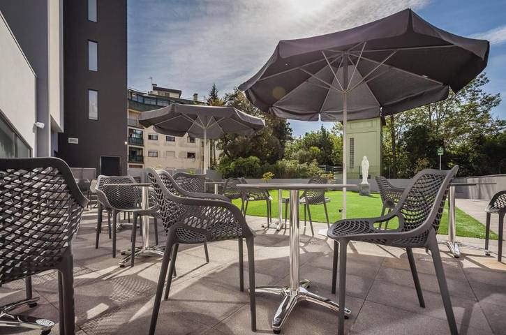 Hôtel pour 3 personnes, avec jardin et piscine