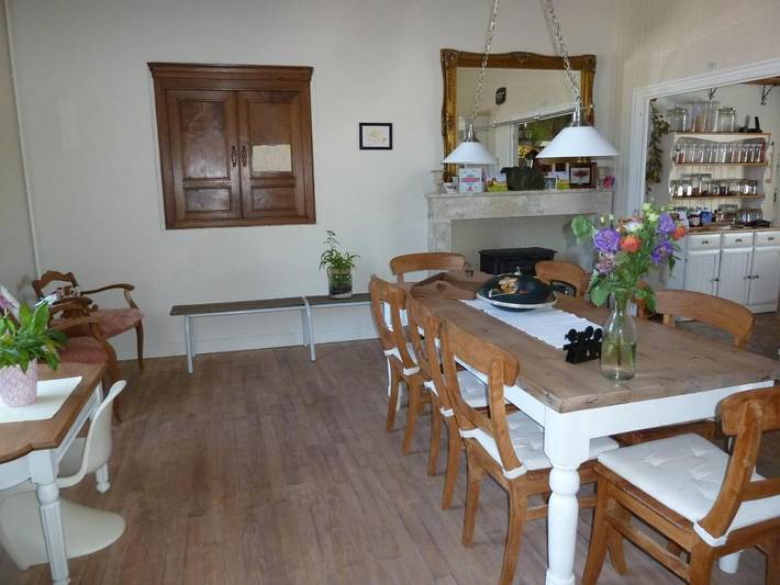 Location de vacances pour 2 personnes, avec vue et bassin pour enfant ainsi que piscine et jardin dans Terres-de-Haute-Charente - 3