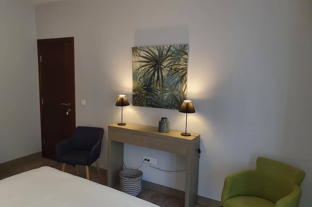 Ganze Wohnung, Luxury apartment with sea view 10 mn from the beach in Tivat, Boka Kotorska