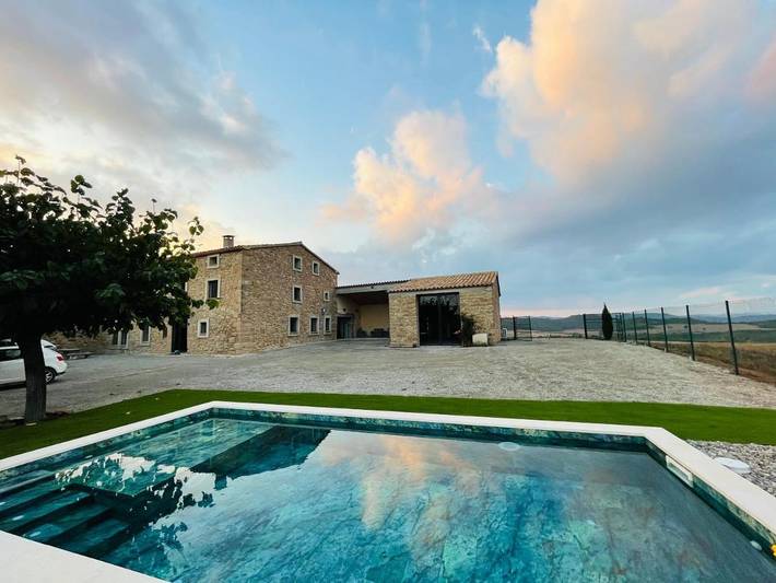 Casa rural para 13 personas, con jardín además de piscina y vistas en Anoia (España)