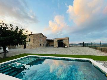 Casa rural con piscina para 13 personas, con jardín además de vistas y piscina en Anoia (España)