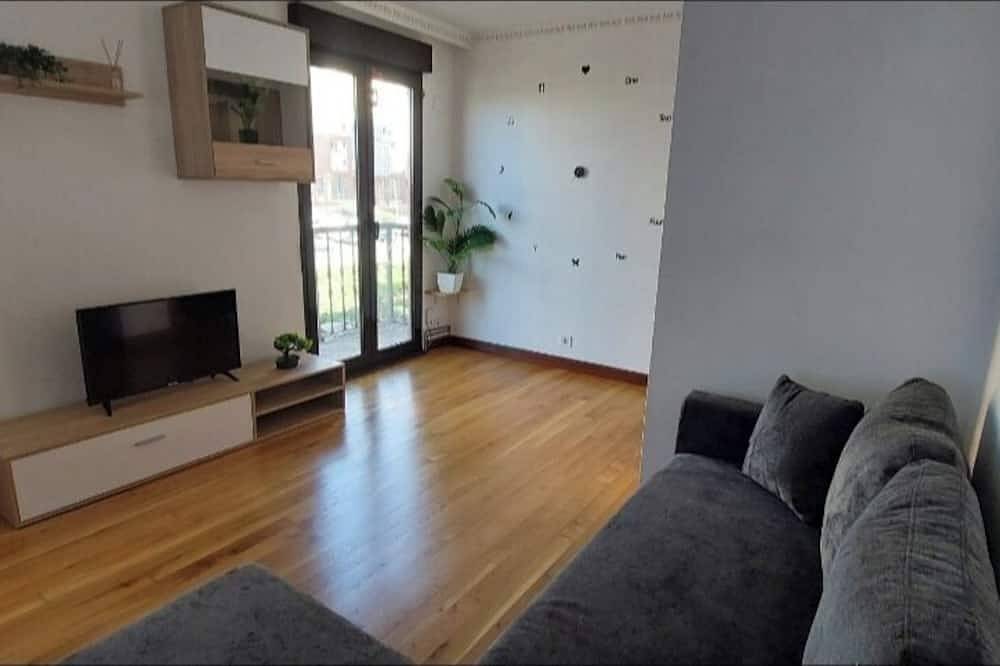 Apartamento entero, Amplio piso con terraza en Maliaño in Camargo, Costa de Cantabria