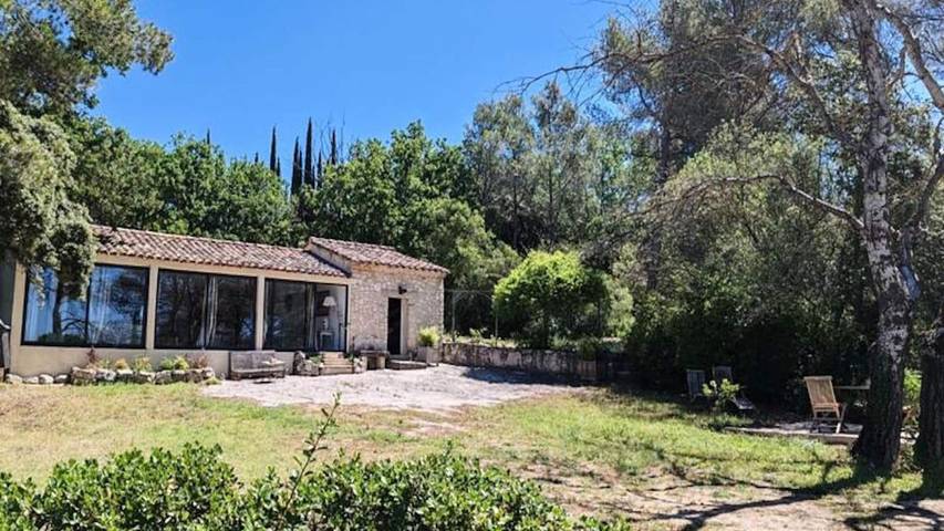 Vakantiewoning voor 3 personen, with zwembad and tuin as well as sauna in Pernes-les-Fontaines