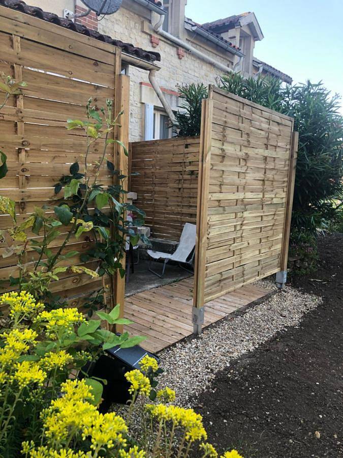 Location de vacances pour 4 personnes, avec vue et jardin à Saint-Germain-de-Lusignan