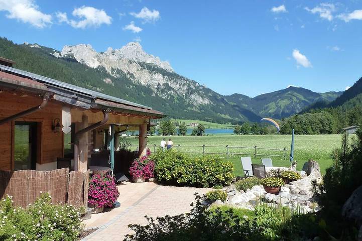 Blockhütte für 5 Personen, mit Terrasse und Sauna sowie Garten in Tannheimer Tal