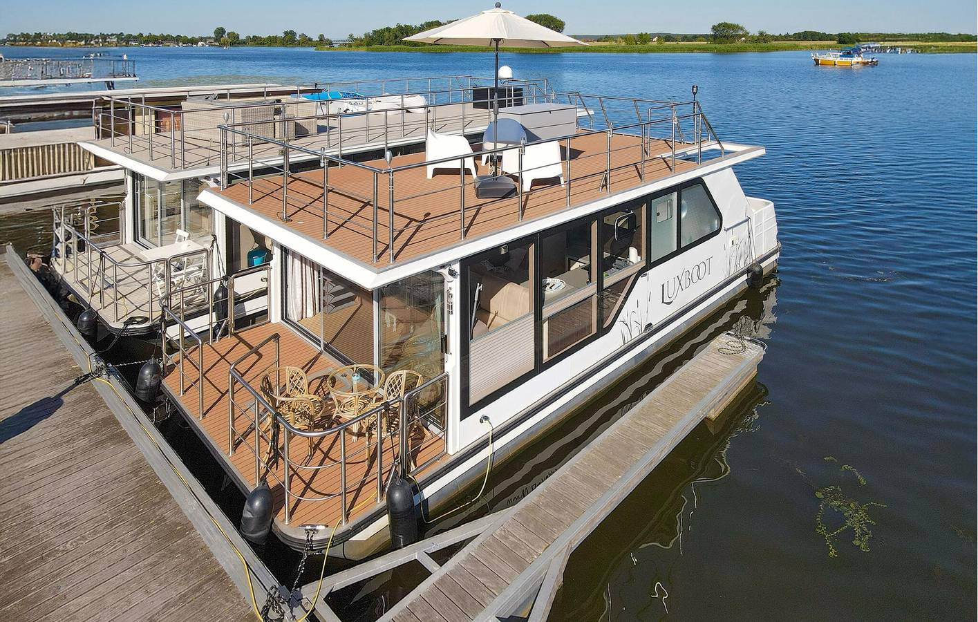 Hausboot mit Seeblick, Terrasse und Garten in der Nähe von Strand und Fluss in Havelsee, Westhavelland
