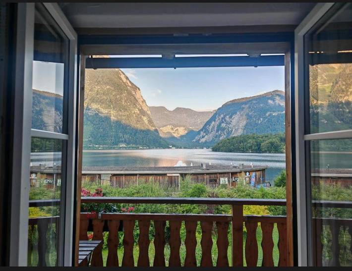 Hotel für 3 Personen, mit Balkon und Terrasse sowie Garten und Seeblick in Obertraun