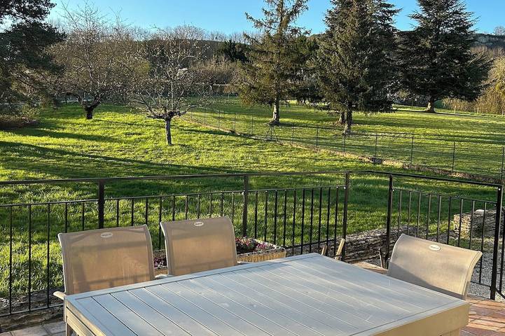 Location de vacances pour 6 personnes, avec Balcon et Jardin à Nolay