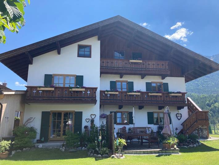 Ganze Wohnung, Apartment „Einklang“ mit Bergblick, Balkon und Wlan in Krün, Bayerische Alpen