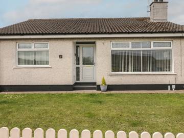 Holiday Rental for 6 People in Portrush, County Antrim, Photo 2