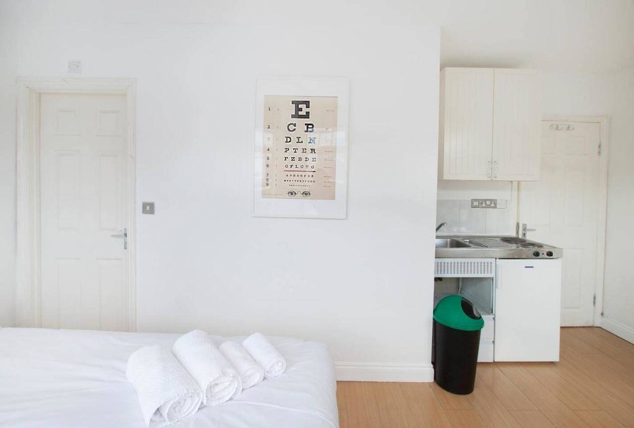 Tooting Broadway Studios & Rooms in Wandsworth (borough), Londen