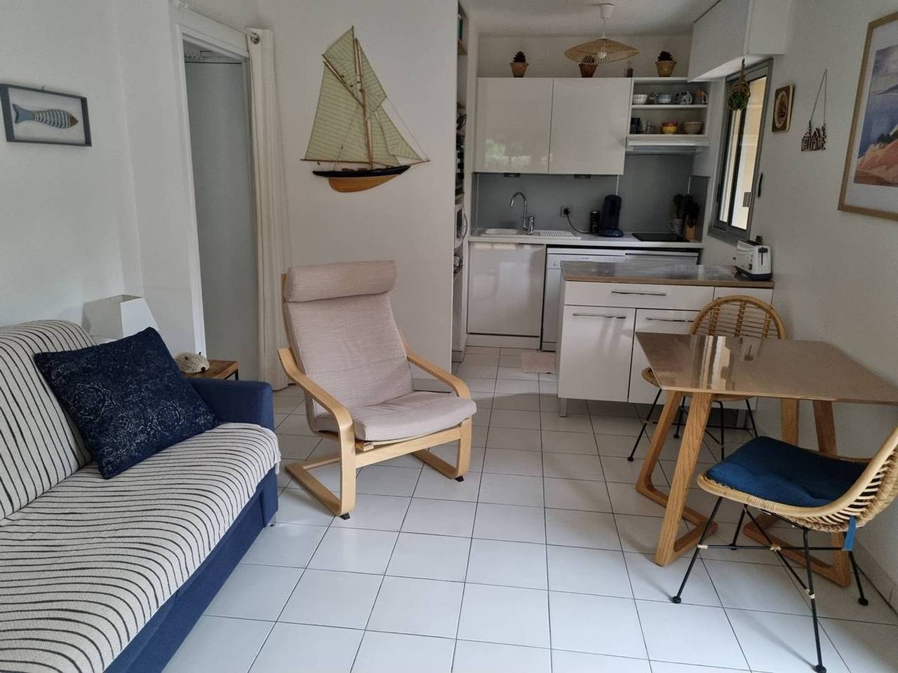 Entire apartment, Springtime Arcachon: Cozy 1Br Apartment with Garden, 250m from Joigny Beach in Arcachon, Arcachon region