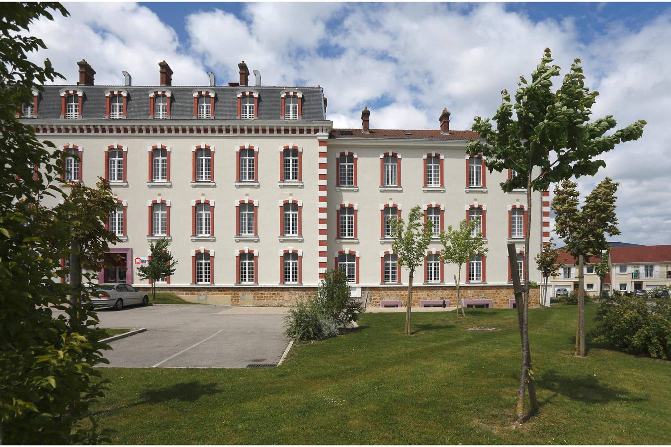 Entire apartment, Les Demeures Champenoises 2P4 in Épernay, Marne