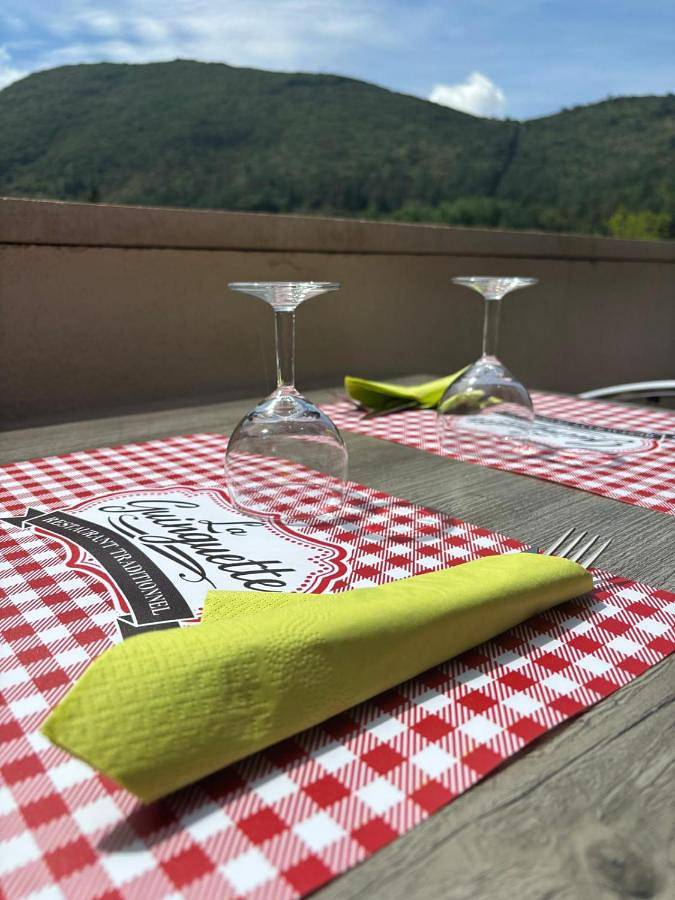 Gîte pour 2 personnes, avec vue ainsi que piscine et terrasse à Saint-Florent-sur-Auzonnet - 2